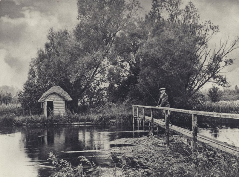 En hytte ved Leckford-vandet (s/h-foto) af Edward Alfred Barton