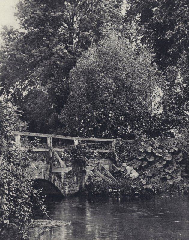 En akavet rollebesætning (s/h-foto) af Edward Alfred Barton