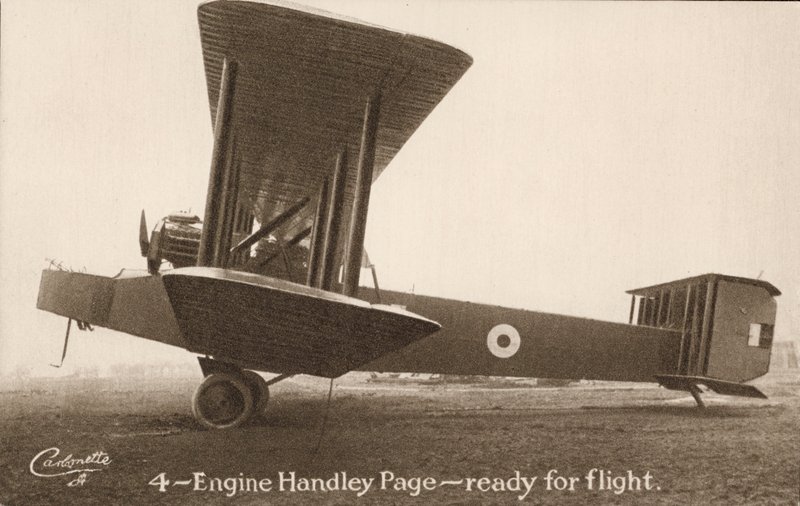 4-Motors Handley Page-fly, klar til flyvning (s/h-billede) af English Photographer