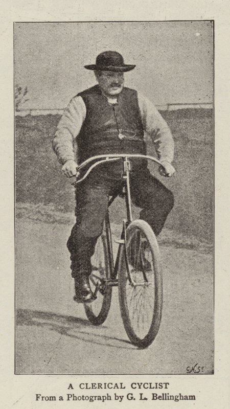 En gejstlig cyklist af English Photographer