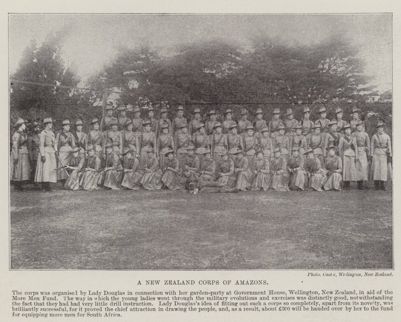 A New Zealand Corps of Amazons, 1900 af English Photographer