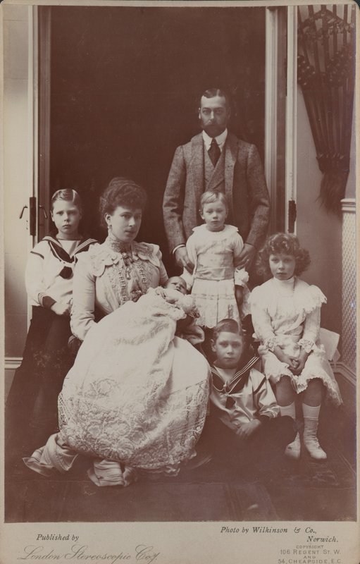 Albert Edward og prinsesse Alexandra med deres familie af English Photographer