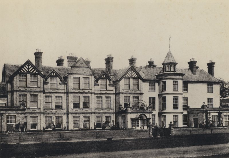 Aldeburgh, Wentworth Castle Hotel (s/h-billede) af English Photographer