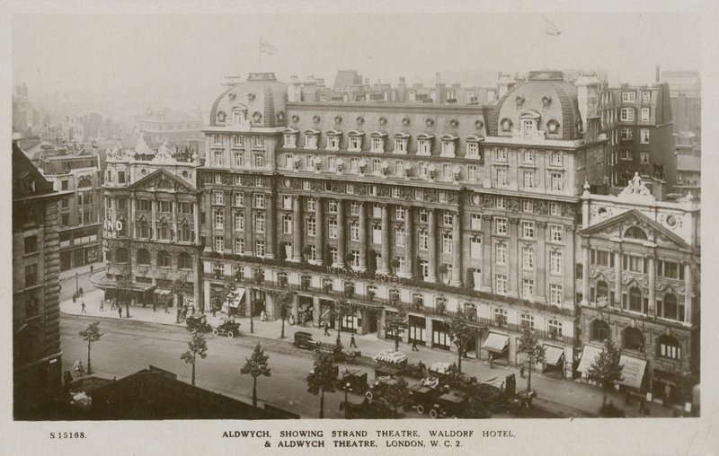 Aldwych, Strand Theatre, Waldorf Hotel, Aldwych Theatre, London af English Photographer