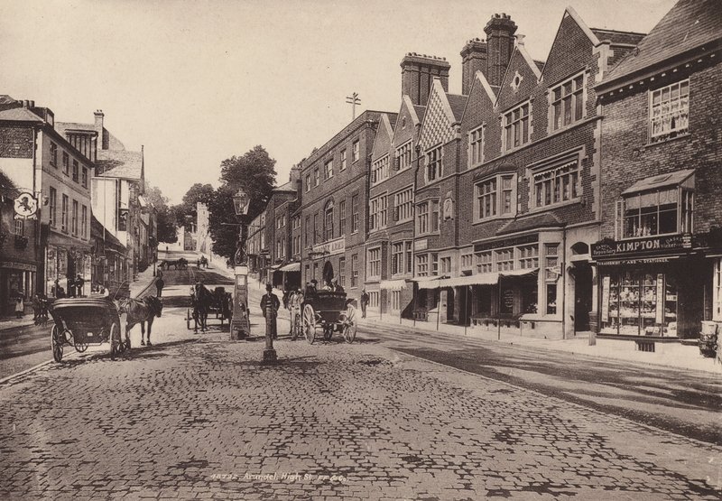 Arundel: High Street (s/h foto) af English Photographer