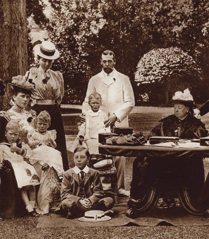 På Osborne House, Isle of Wight, med dronning Victoria (s/h foto) af English Photographer