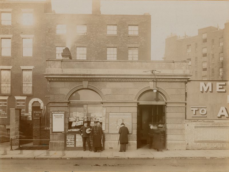 Baker Street Railway Station, østlige indgang, Marylebone Road, London; billede taget maj 1908 af English Photographer