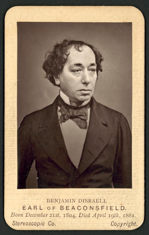 Benjamin Disraeli, jarl af Beaconsfield, mindefotokort (s/h-billede) af English Photographer