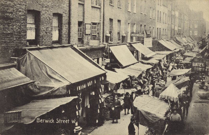 Berwick Street, W af English Photographer