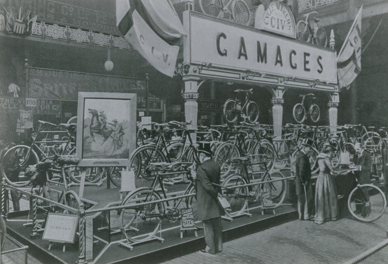 Cykler i Gamages af English Photographer