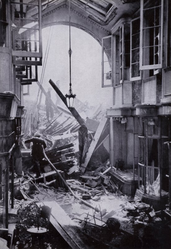 Bomb damage to the Burlington Arcade, Piccadilly, Londondani af English Photographer
