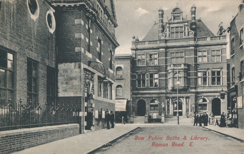 Bow Public Baths and Library, Roman Road, London af English Photographer