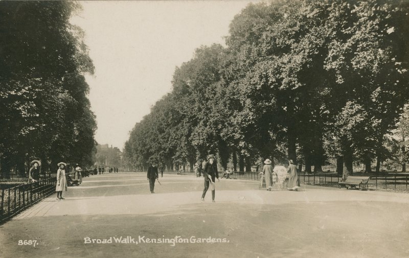 Broad Walk, Kensington Gardens af English Photographer