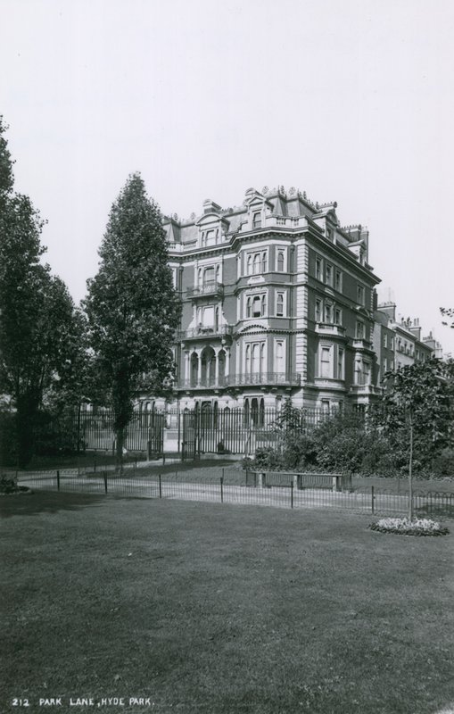 Brook House, Park Lane af English Photographer