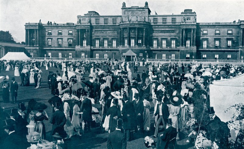 Buckingham Palace Garden Party, 1911 af English Photographer