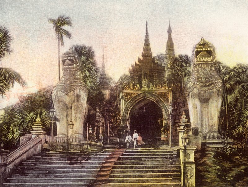 Burmah / Myanmar: Den gamle indgang til Shwe Dagon-pagoden (farvefoto) af English Photographer