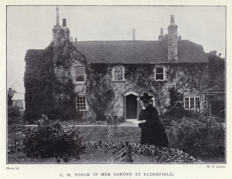 C M Yonge i hendes have på Elderfield (s/h foto) af English Photographer