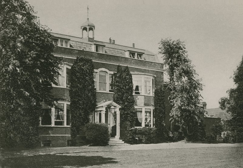 Charles Dickens House, Gadshill af English Photographer