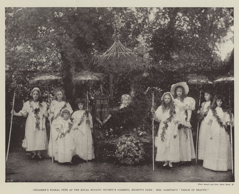 Børneblomsterfest i Royal Botanic Societys Gardens, Regents Park, Mrs Garfords Dream of Beauty af English Photographer