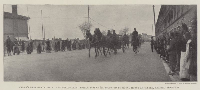 Kinas repræsentant ved kroningen, prins Tsai Chen, eskorteret af Royal Horse Artillery, forlader Shanghai af English Photographer
