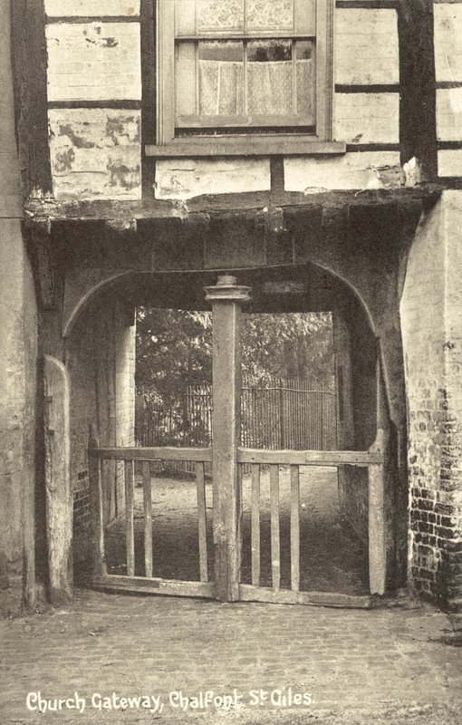 Church Gateway, Chalfont St Giles, Buckinghamshire (s/h-billede) af English Photographer