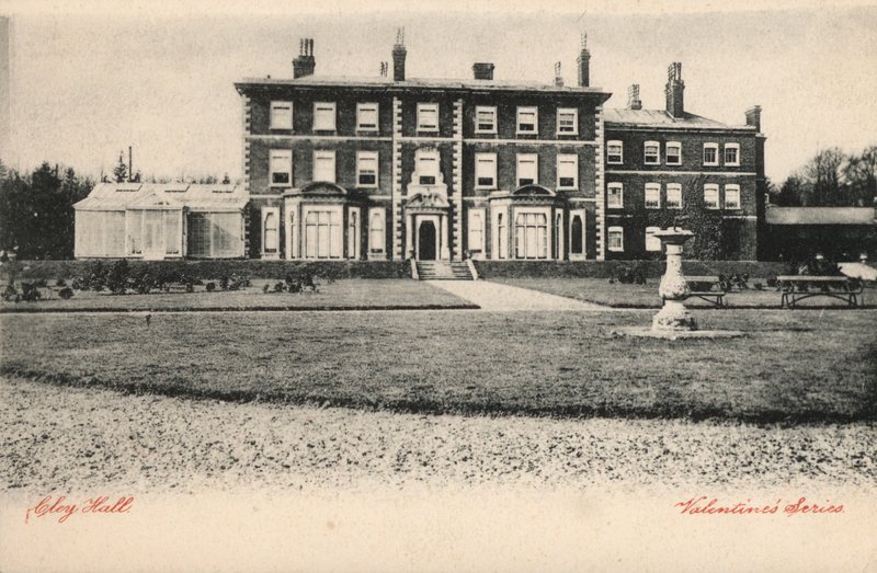 Cley Hall (s/h foto) af English Photographer