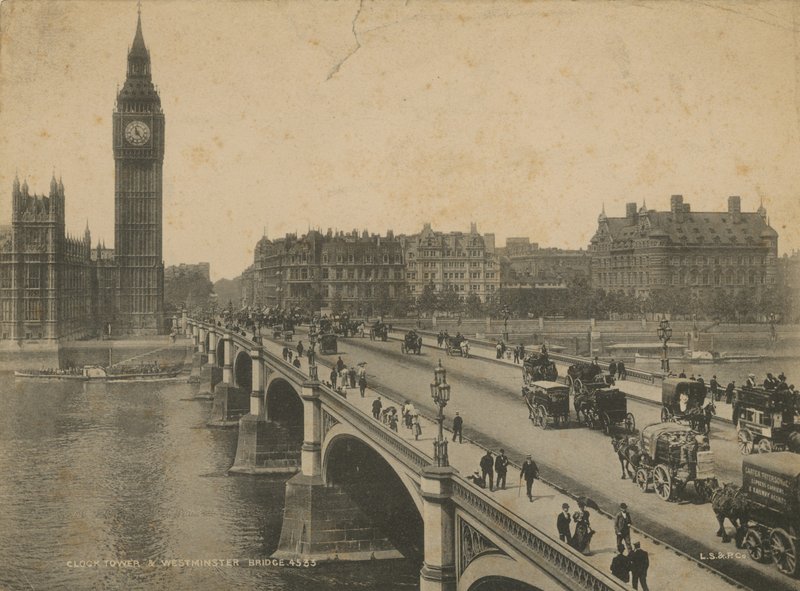 Clocktower of Houses of Parliament og Westminster Bridge af English Photographer