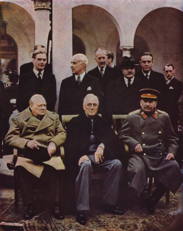 Conference of Allied leaders Winston Churchill, Franklin D Roosevelt and Joseph Stalin at Yalta, Crimea; USSR, World War II, 7 February 1945dani af English Photographer