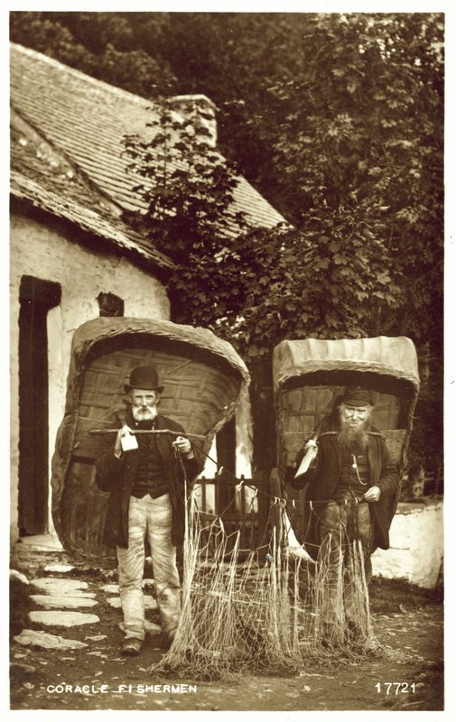 Coracle fiskere (s/h foto) af English Photographer