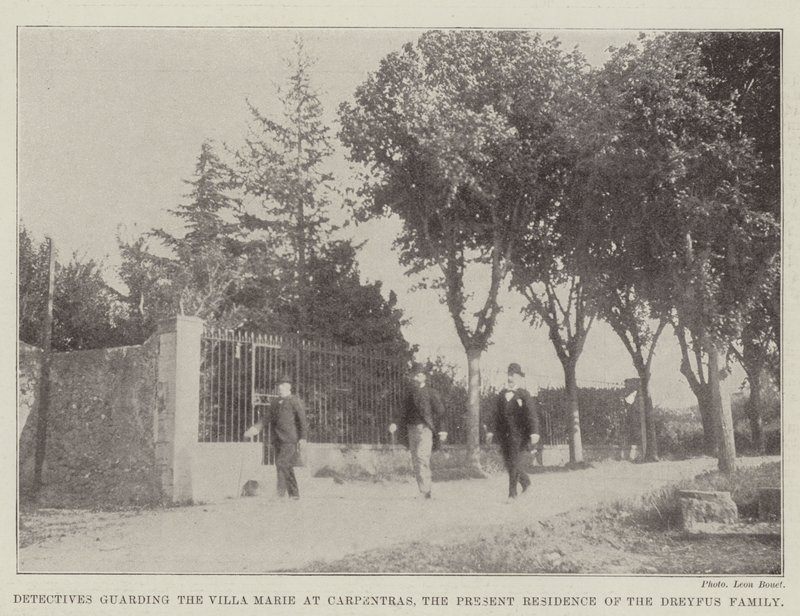 Detektiver, der bevogter Villa Marie i Carpentras, Dreyfus-familiens nuværende bolig af English Photographer