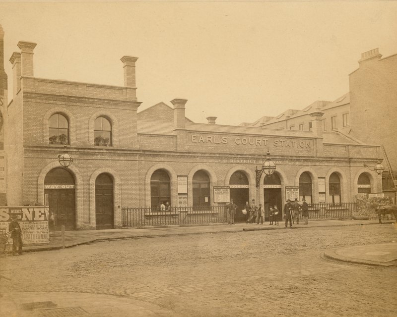 Earls Count Station - Earls Court Road indgang; fotografi taget af C Latham i 1878 af English Photographer