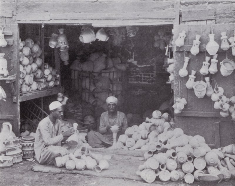Egypten: Araber, der sælger renner, vandkølere (s/h foto) af English Photographer