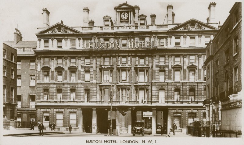 Euston Hotel, London NW1 af English Photographer