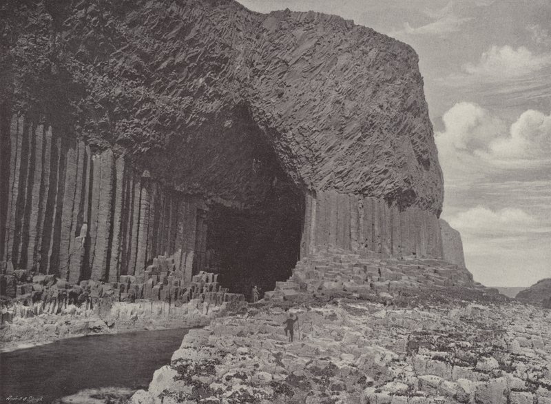 Fingals-hulen, Staffa af English Photographer