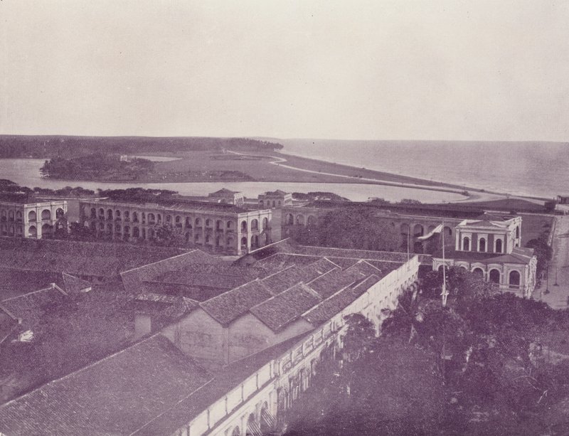 Galle Face and Barracks, Colombo, Ceylon af English Photographer