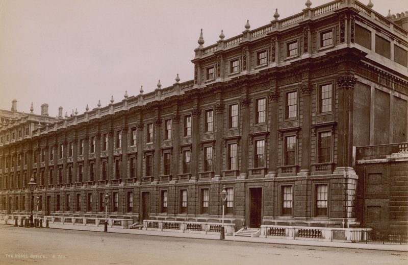 Generelt billede af indenrigskontoret i Whitehall af English Photographer