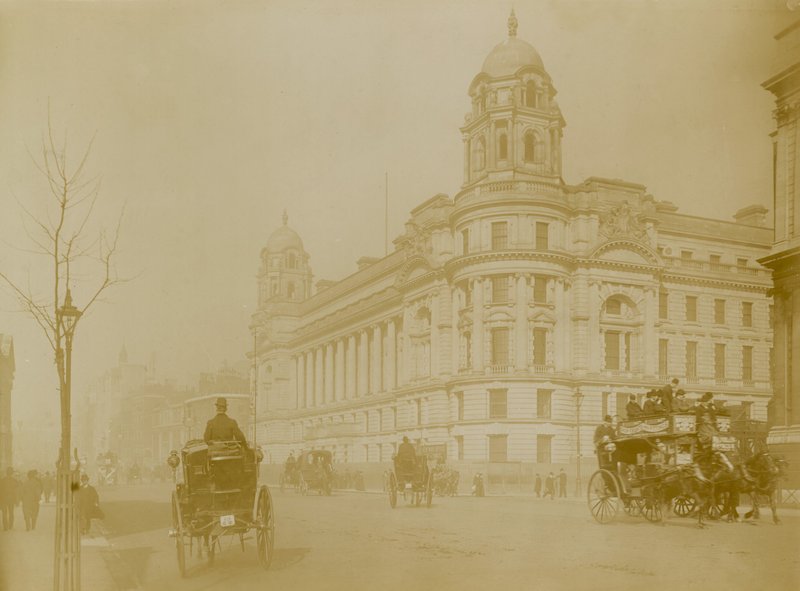 Generelt billede af det nye krigskontor i Whitehall af English Photographer