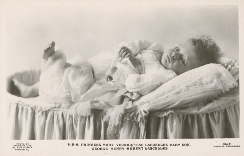 George Lascelles som baby (s/h foto) af English Photographer