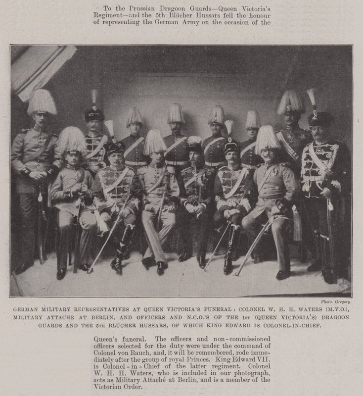Tyske militærrepræsentanter ved dronning Victorias begravelse, oberst W H H Waters (MVO), militærattaché i Berlin og officerer og underofficerer fra den 1. (dronning Victorias) dragonvagt og den 5. Bluche af English Photographer