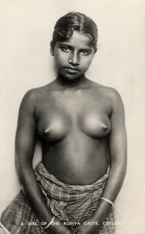 Pigen fra Rodiya-kasten i Sri Lanka (s/h-billede) af English Photographer