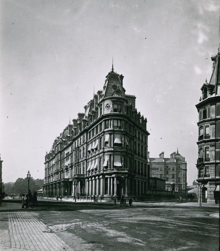 Grosvenor Place, London af English Photographer