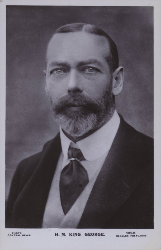 HM King George (s/h foto) af English Photographer