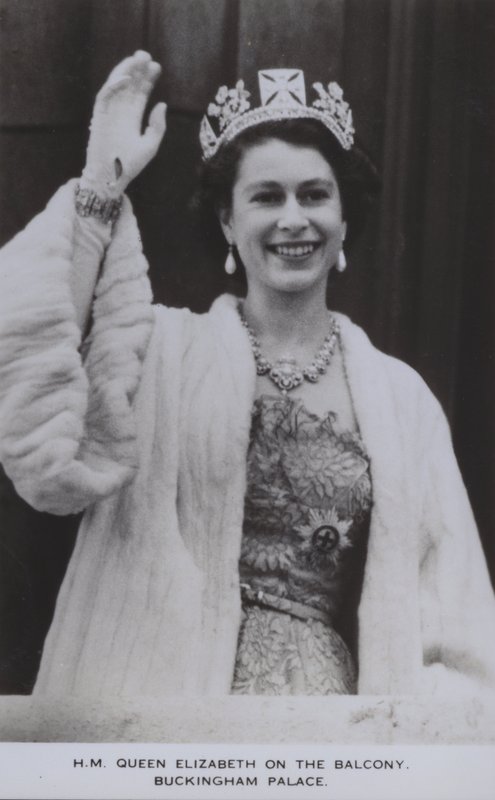 H.M. Dronning Elizabeth på balkonen, Buckingham Palace (s/h-foto) af English Photographer