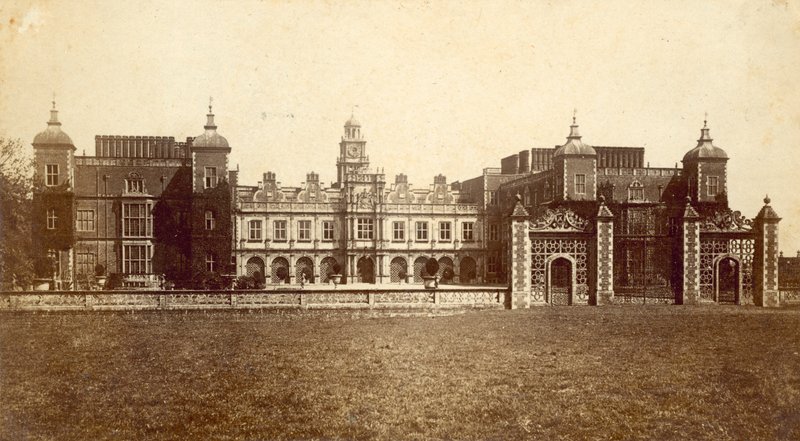 Hatfield House af English Photographer