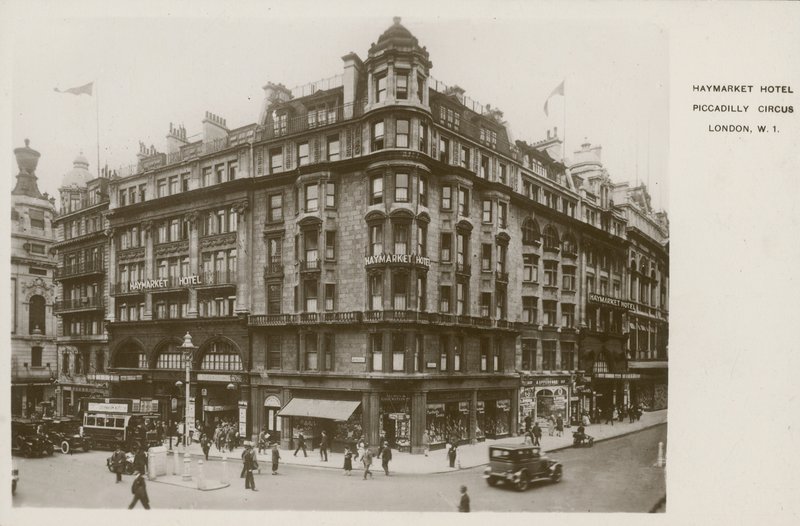 Haymarket Hotel, Piccadilly Circus, London af English Photographer