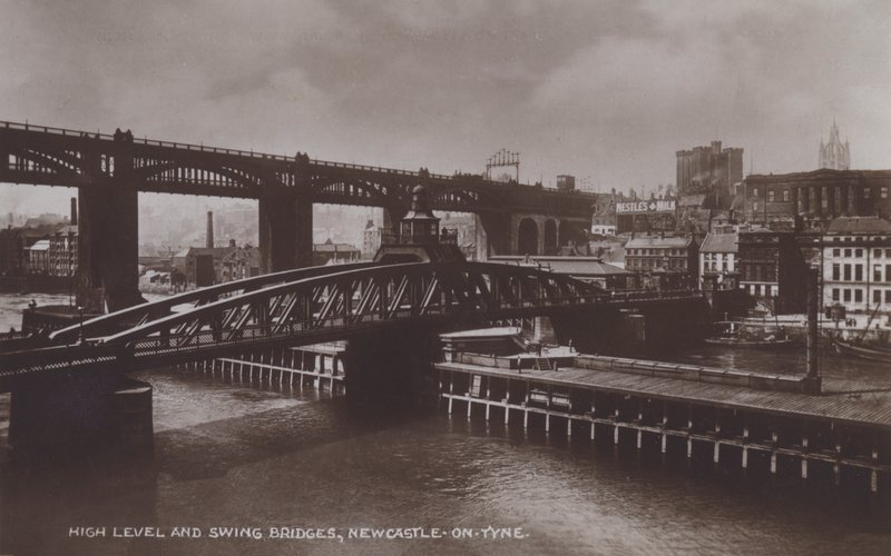 High Level and Swing Bridges, Newcastle-On-Tyne (s/h-billede) af English Photographer