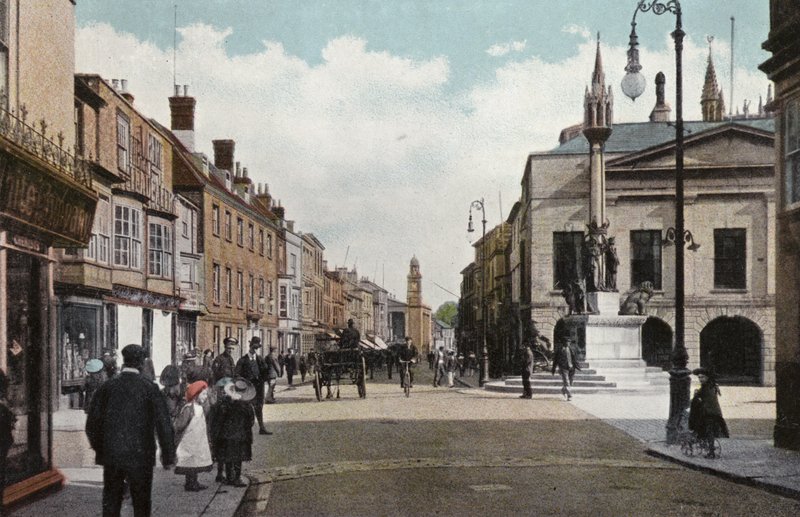 High Street og Queen Victoria Memorial, Newport af English Photographer
