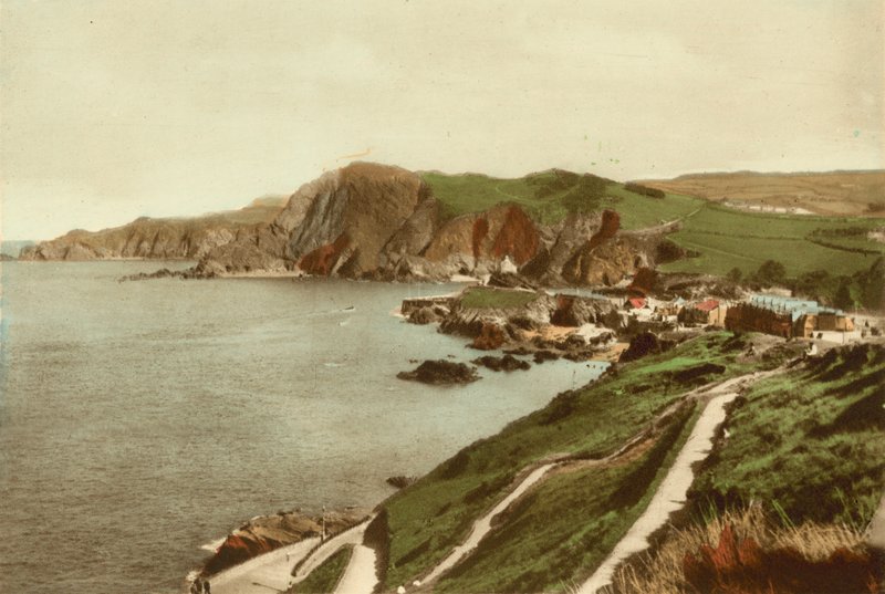 Ilfracombe, Lantern Hill og Hillsborough af English Photographer