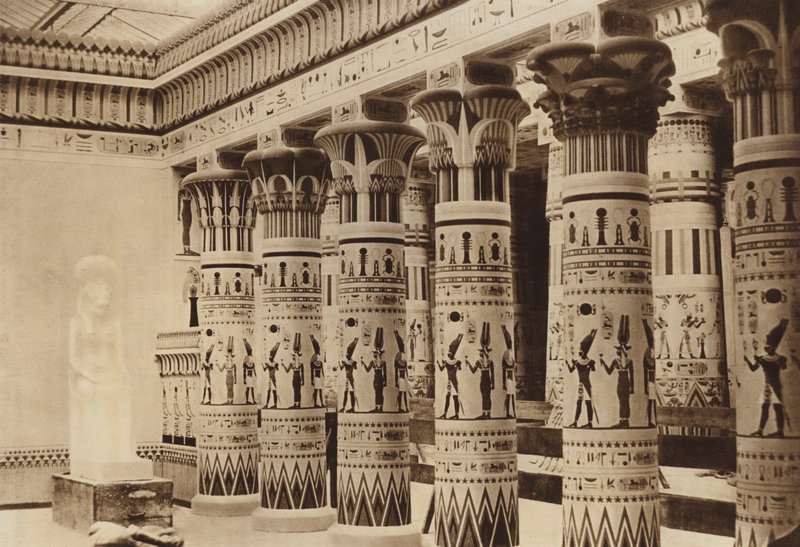 Interiør af det egyptiske museum med Philae Portico af English Photographer