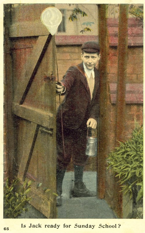 Er Jack klar til søndagsskolen? (farvefoto) af English Photographer